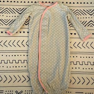 Like new Magnetic Me elastic night gown. 0-3months